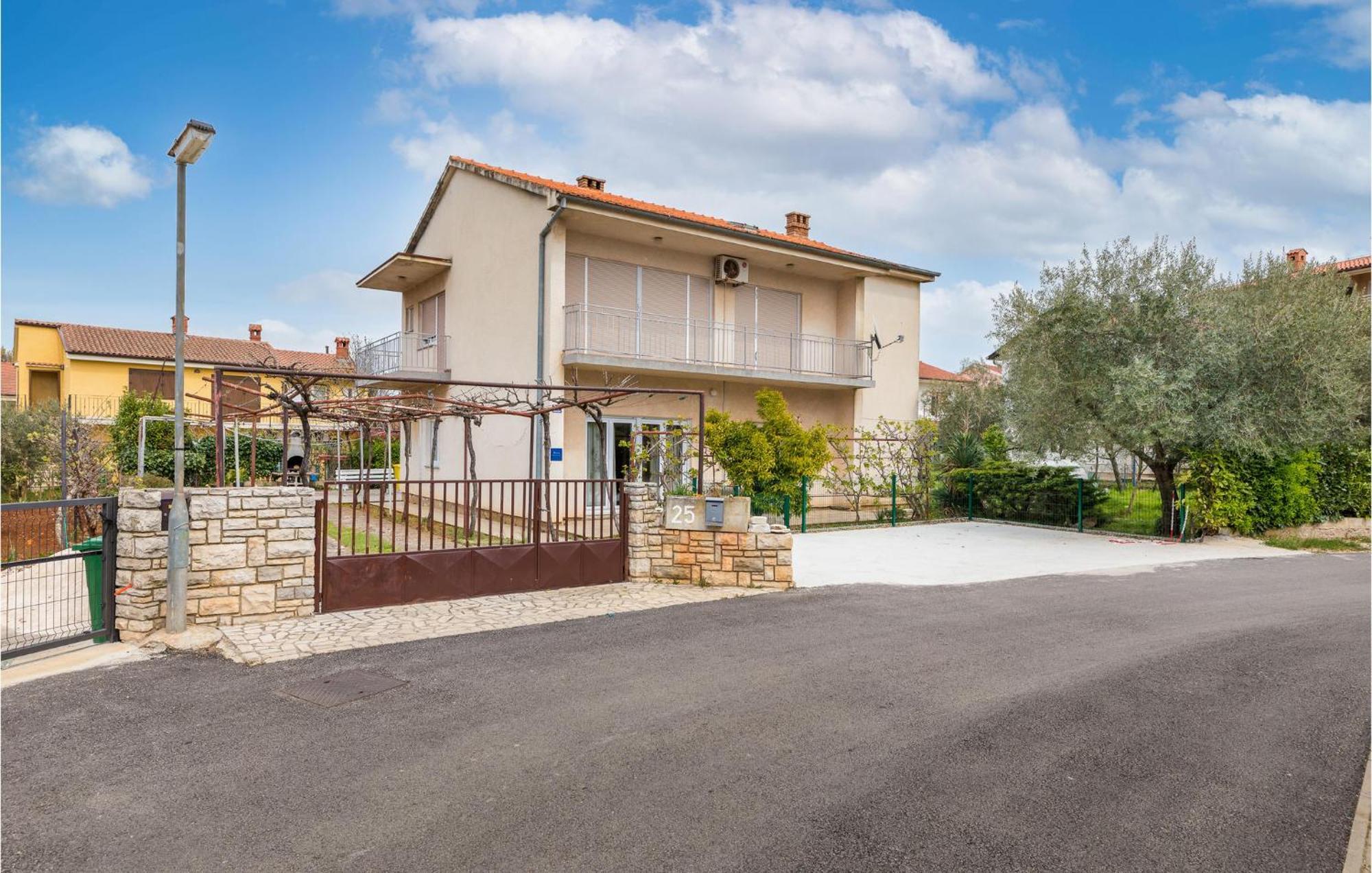 Lovely Apartment In Fazana With Kitchen מראה חיצוני תמונה